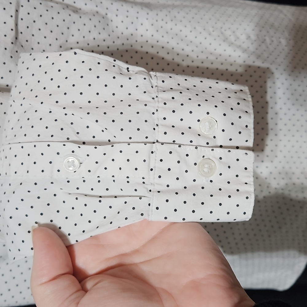 Swiss dot button down blouse - Picture 4 of 6
